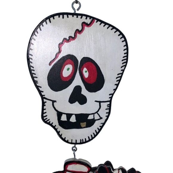 HALLOWEEN HANGING WOODEN PAINTED SKELETON WITH SPIDERS - Picture 6 of 16